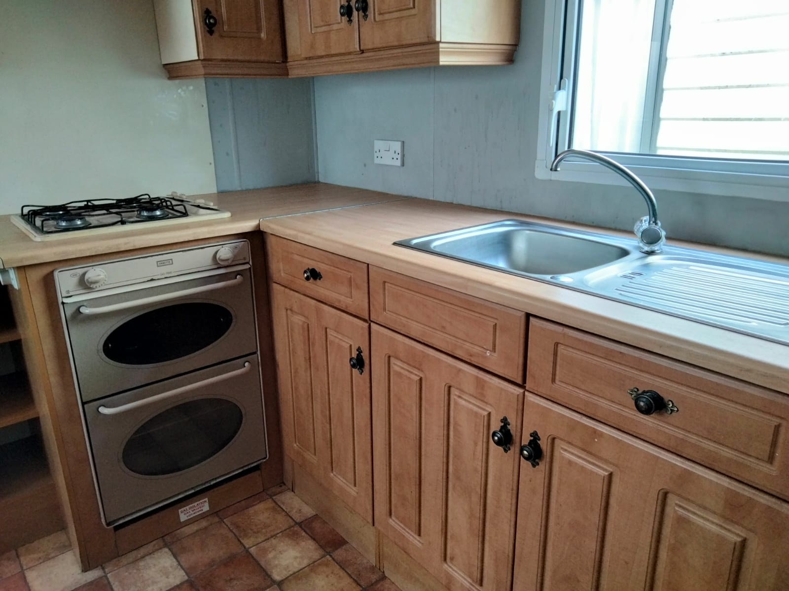 Fitted kitchen with a gas hob and double oven in the Westmorland